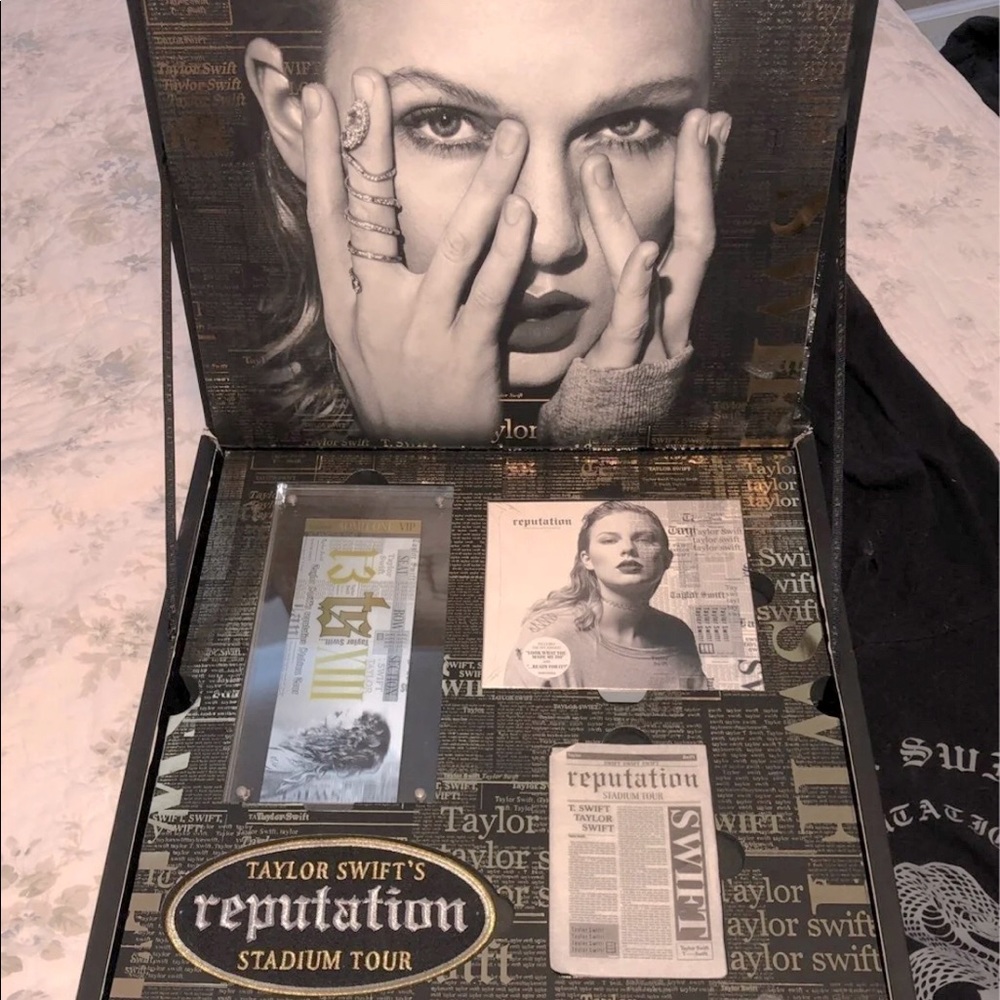 Taylor Swift reputation stadium tour VIP box
